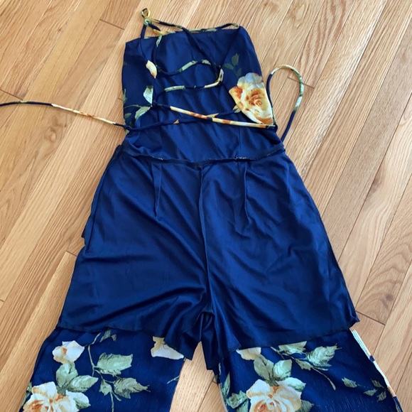 Gorgeous cross tie back jumper - Picture 8 of 9